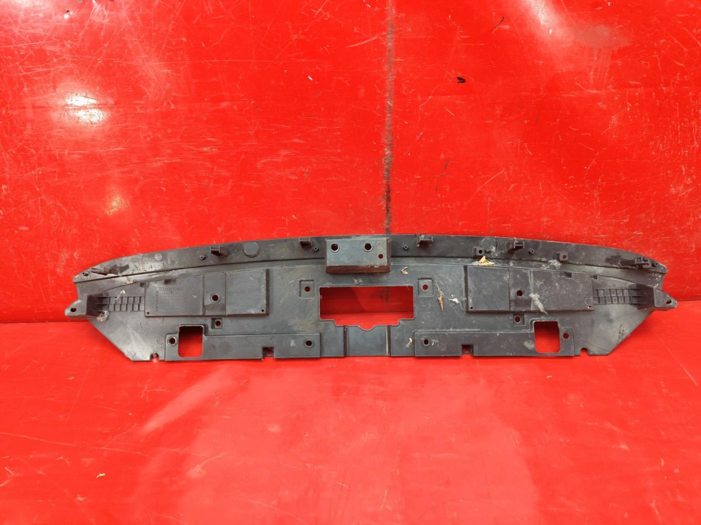 Кожух замка капота