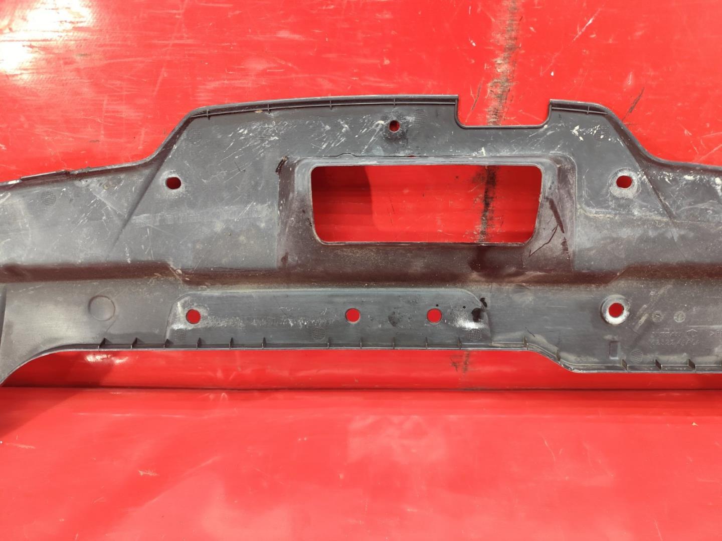 Кожух замка капота