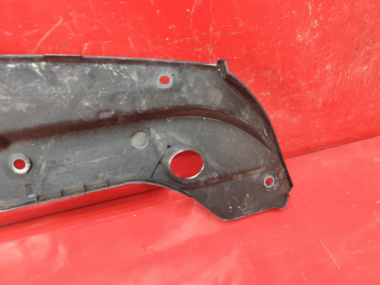 Кожух замка капота