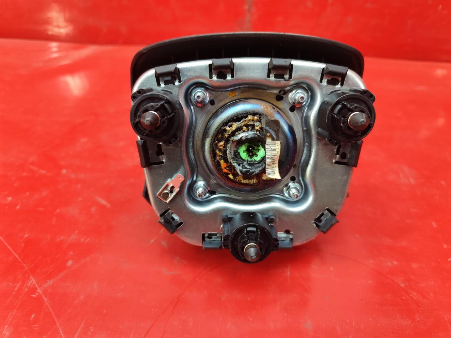 Подушка безопасности в рулевое колесо