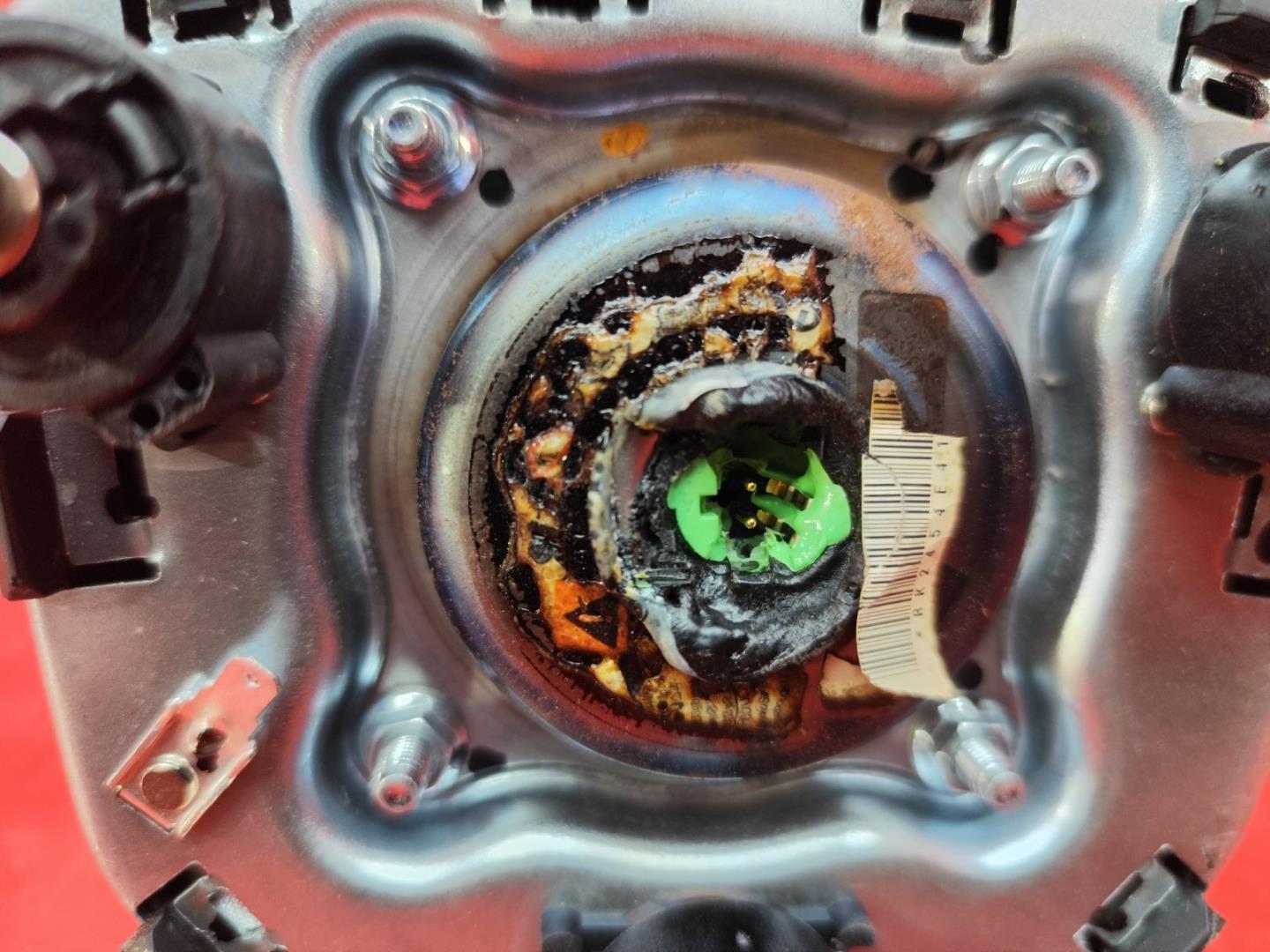 Подушка безопасности в рулевое колесо