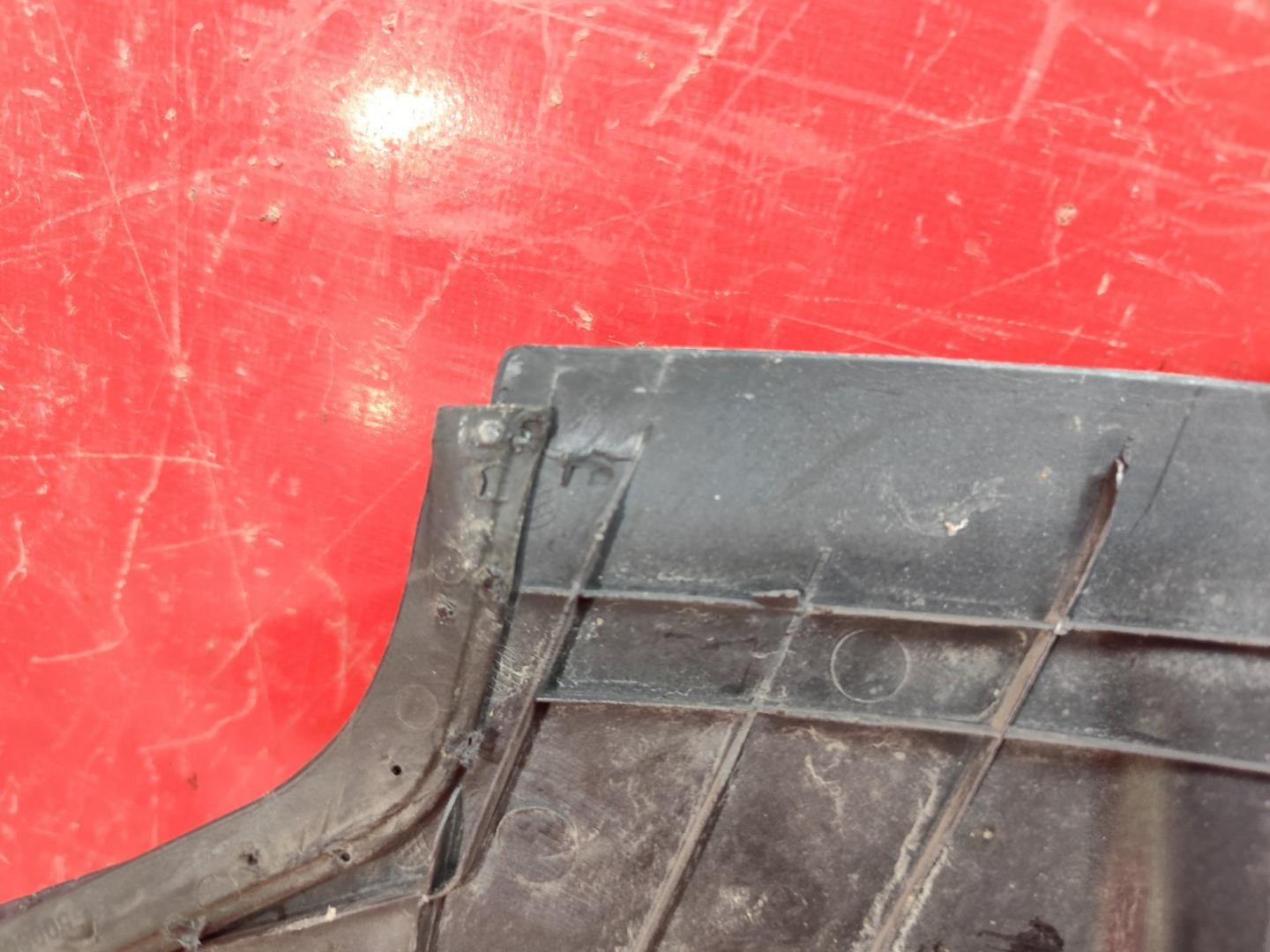 Кожух замка капота