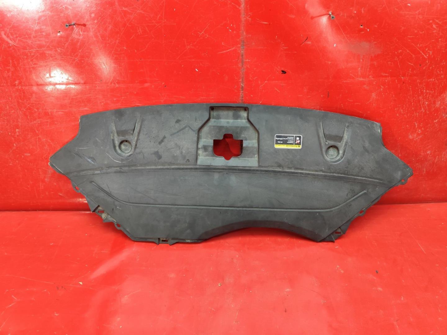 Кожух замка капота