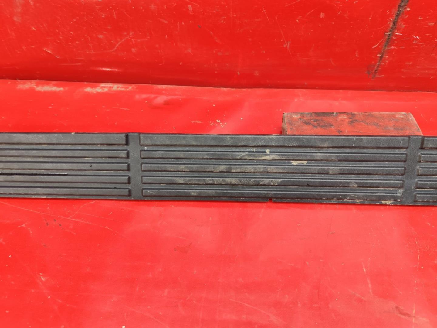 Накладка на подножку