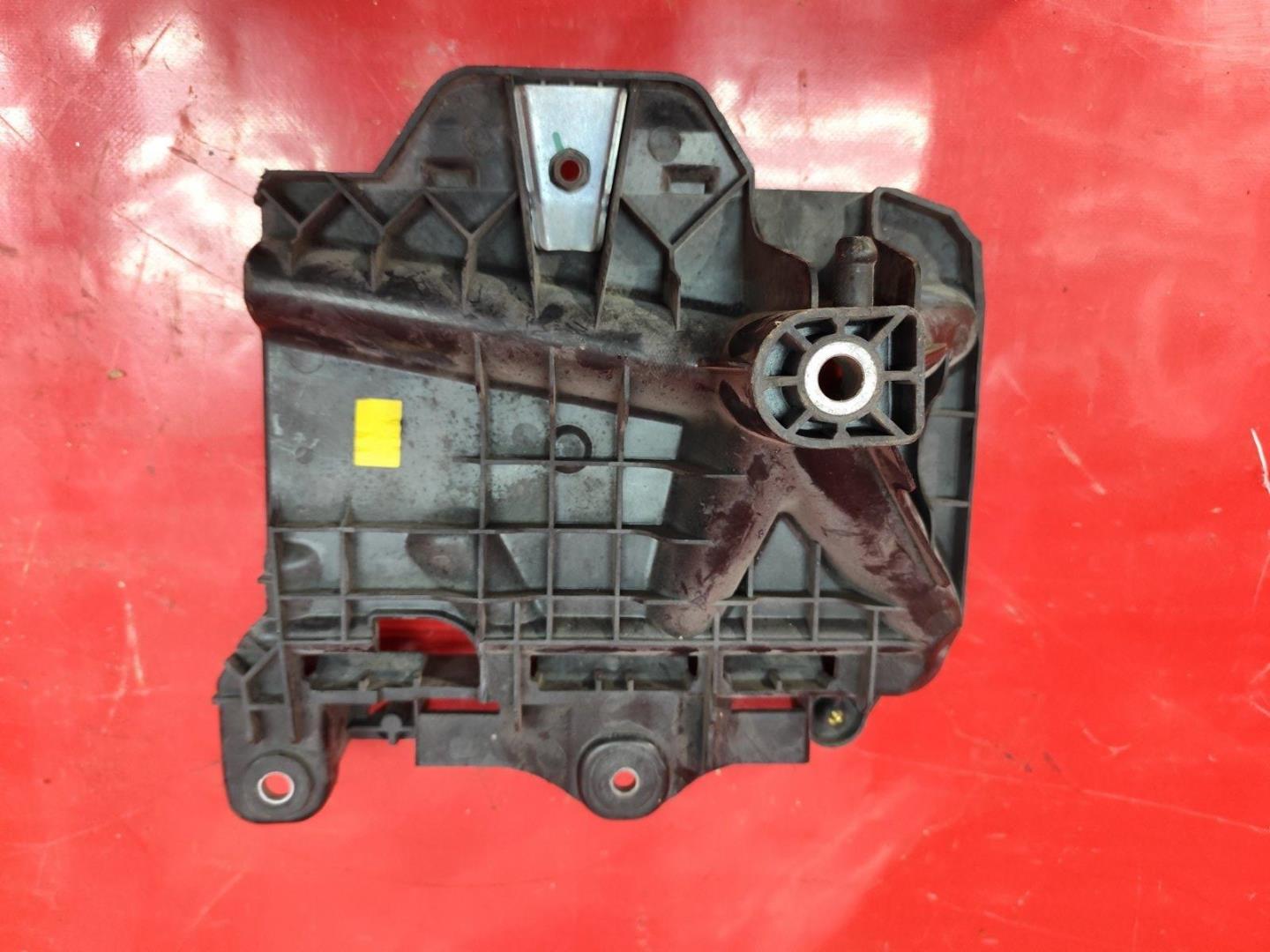 Площадка под аккумулятор (АКБ)