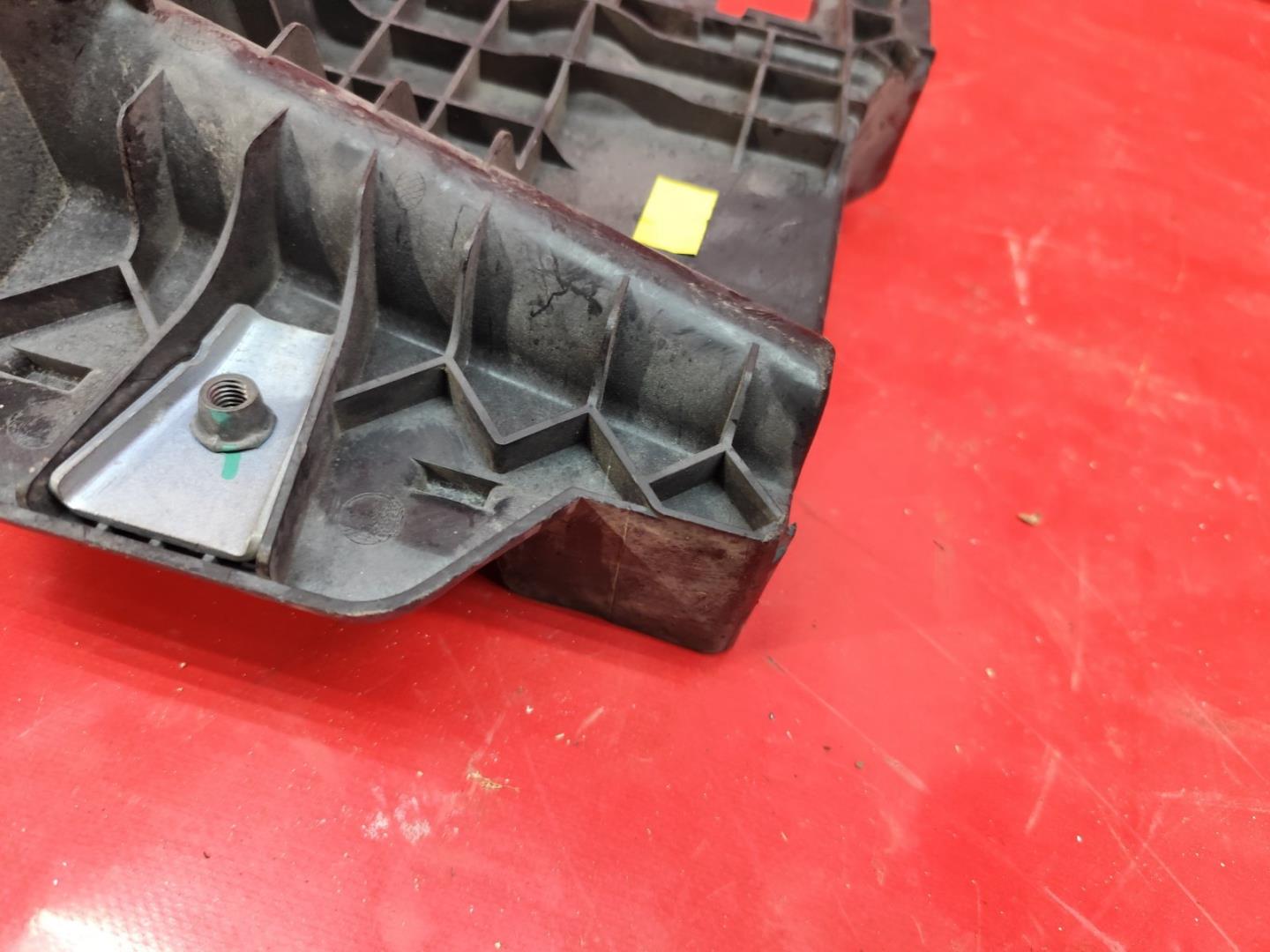 Площадка под аккумулятор (АКБ)