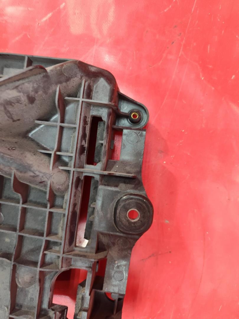 Площадка под аккумулятор (АКБ)