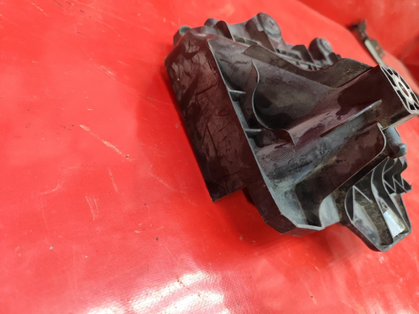 Площадка под аккумулятор (АКБ)