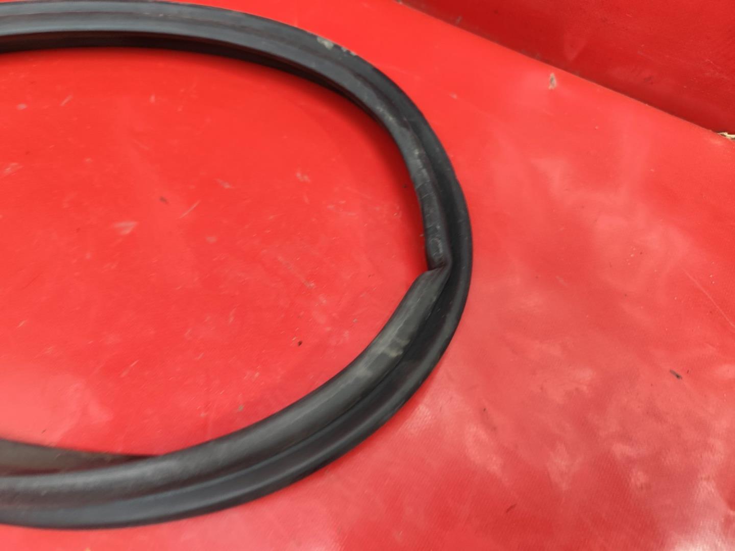 Уплотнитель багажника