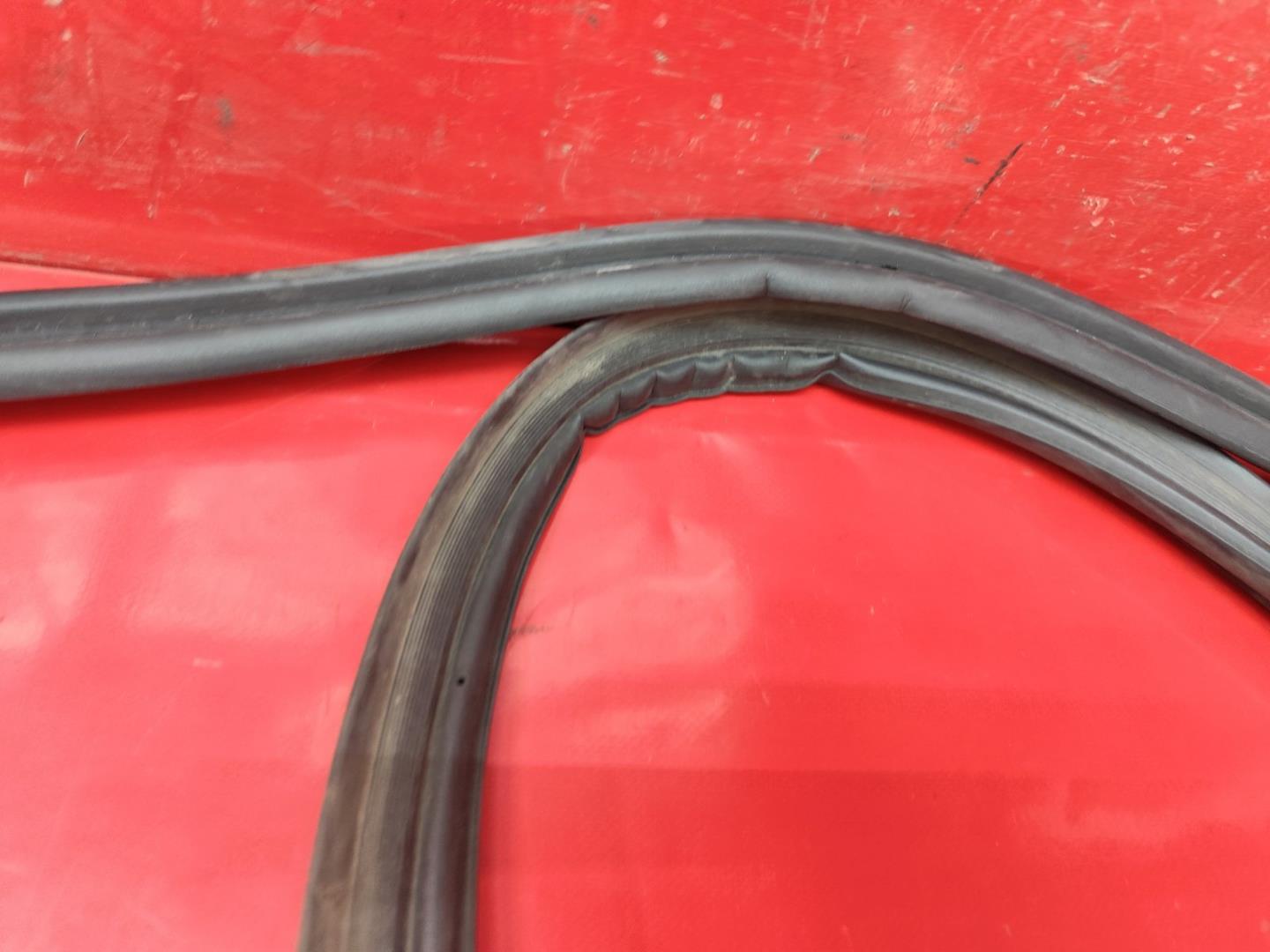 Уплотнитель багажника