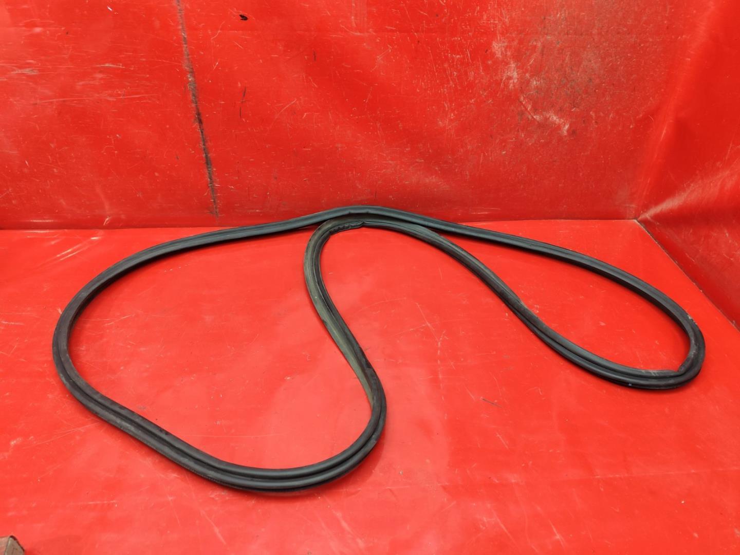 Уплотнитель багажника