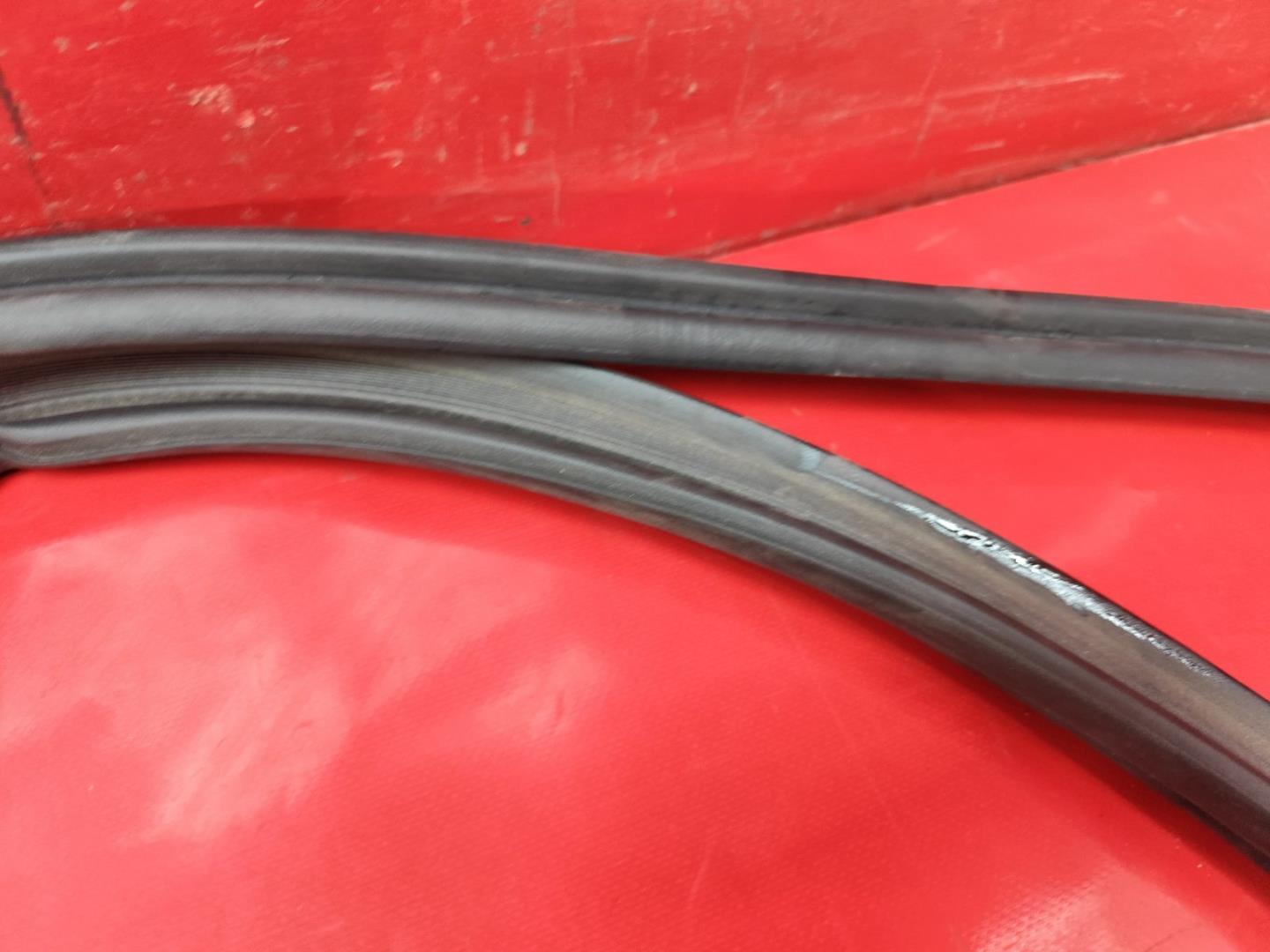 Уплотнитель багажника