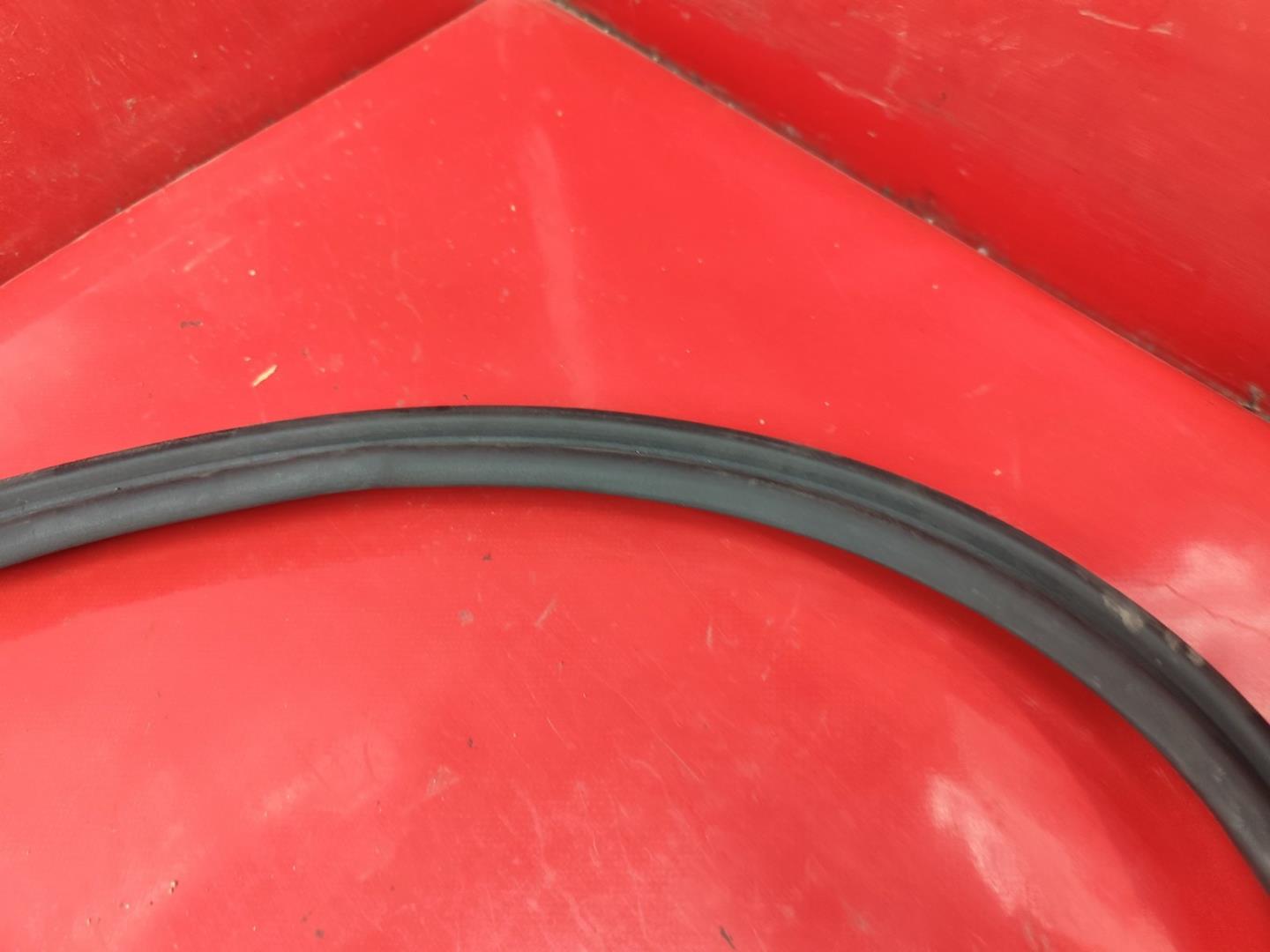 Уплотнитель багажника