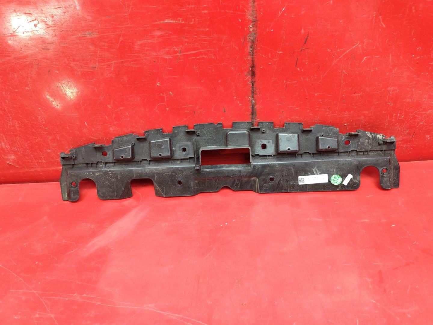 Кожух замка капота