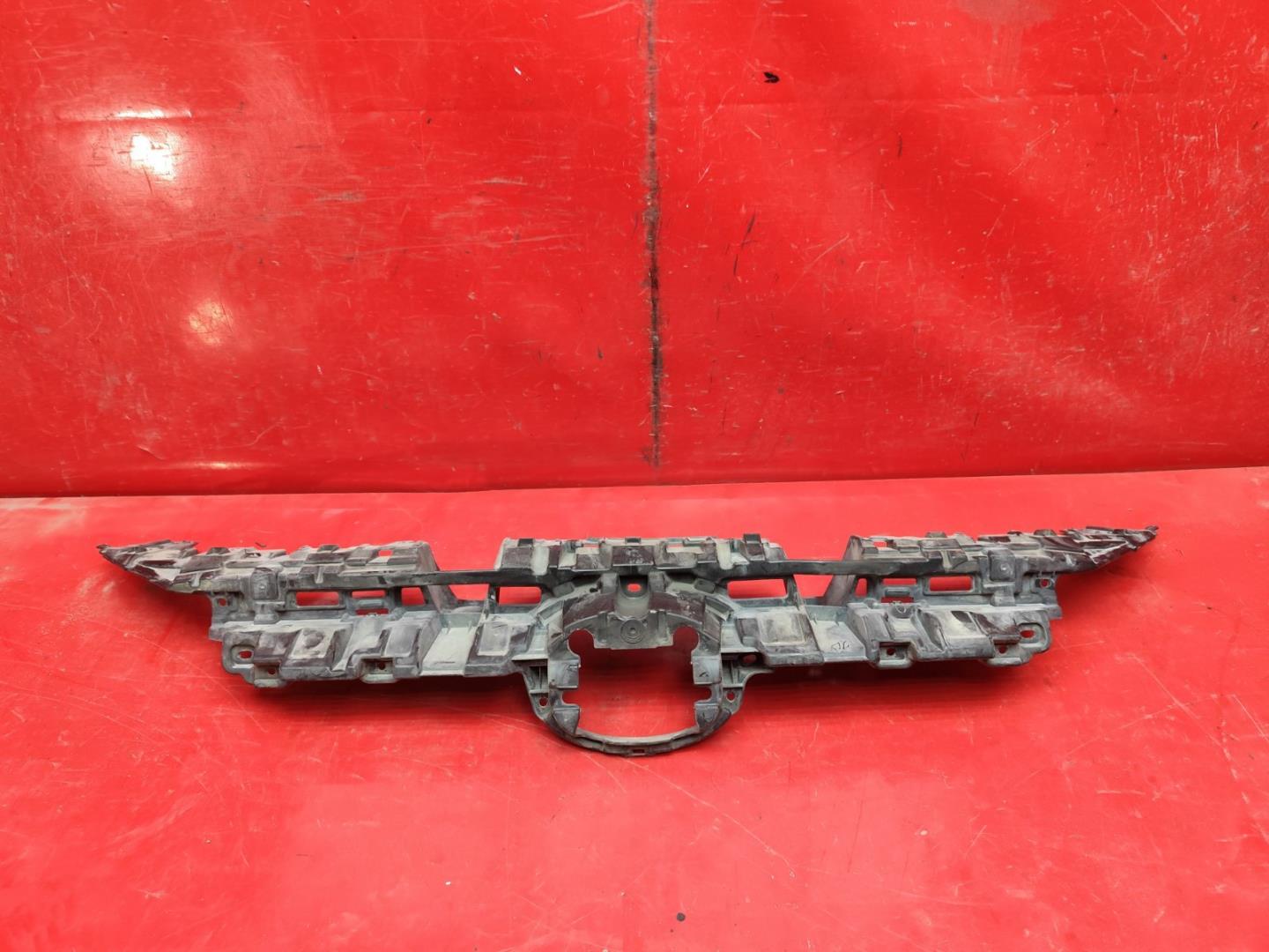 Кронштейн решетки радиатора