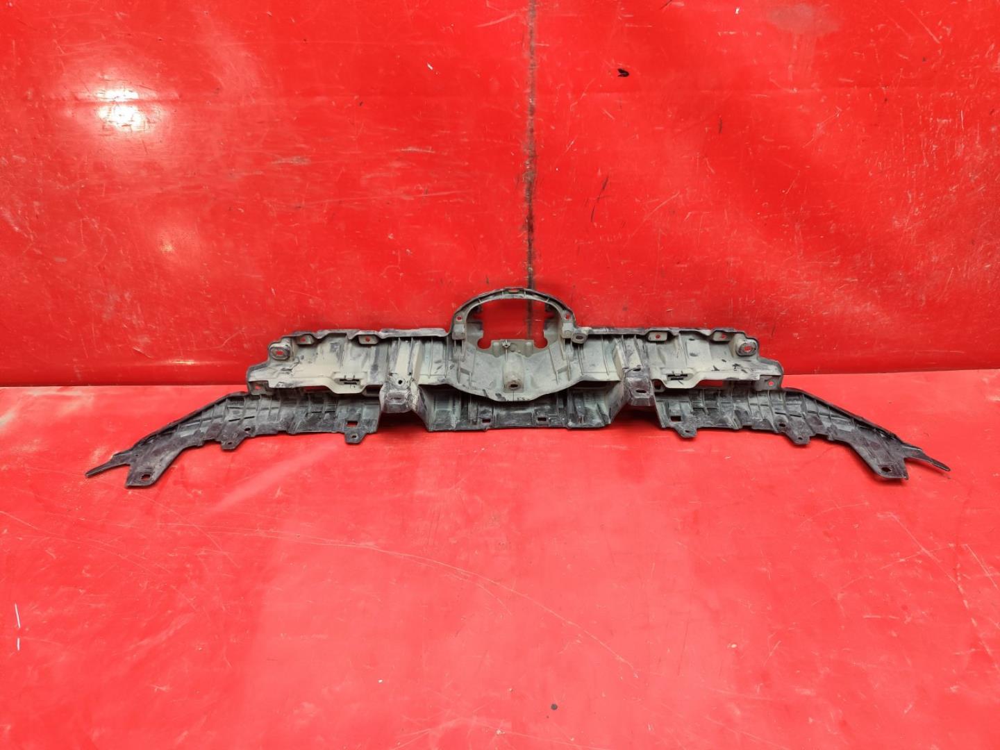 Кронштейн решетки радиатора