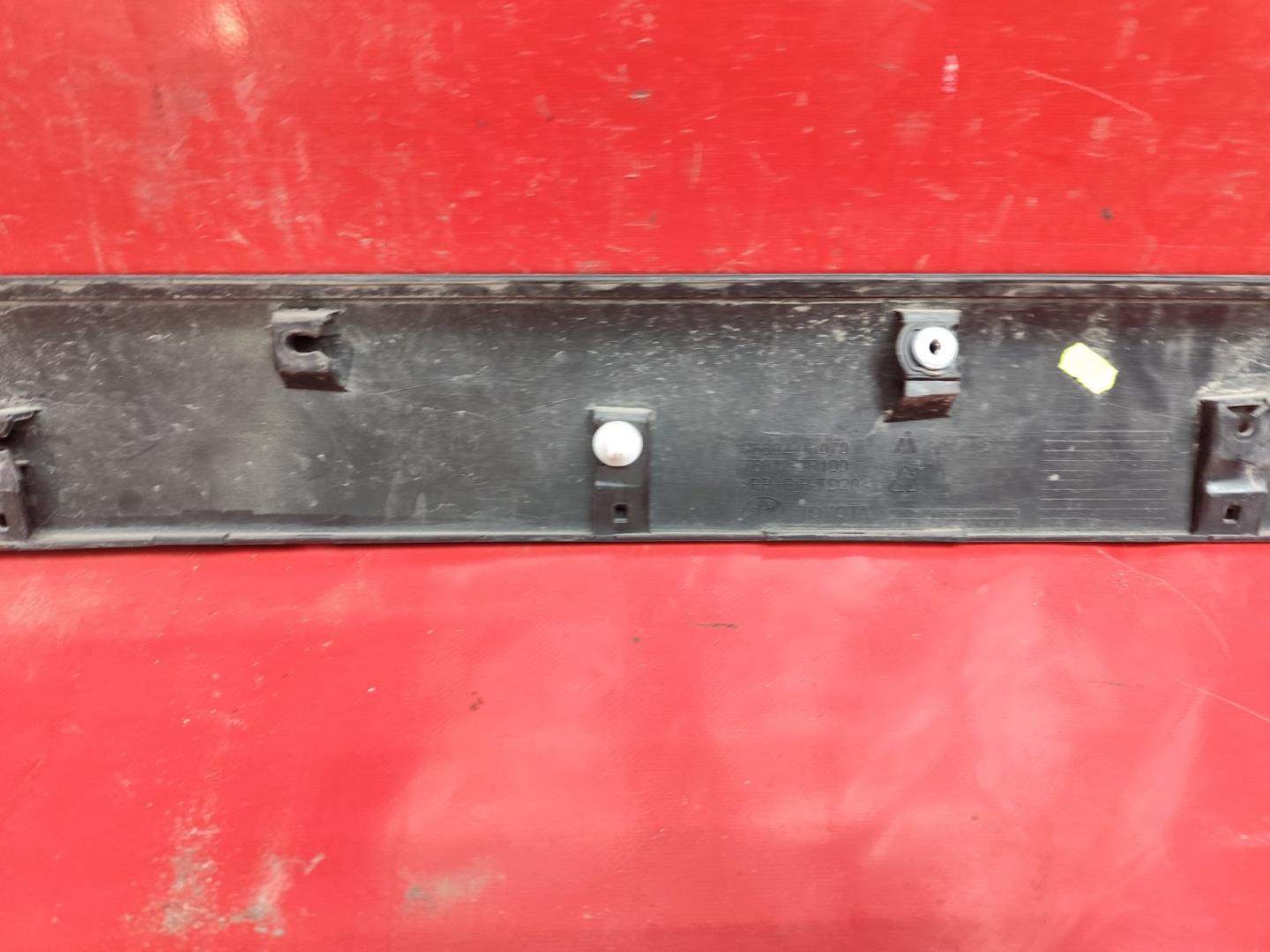 Накладка крышки багажника