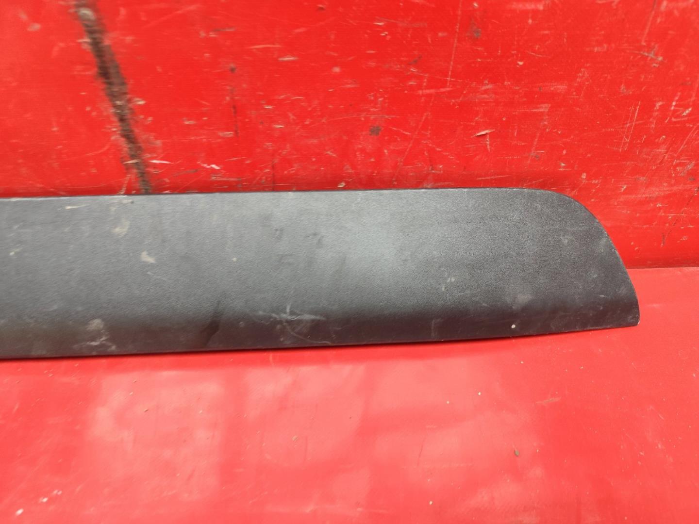 Накладка крышки багажника