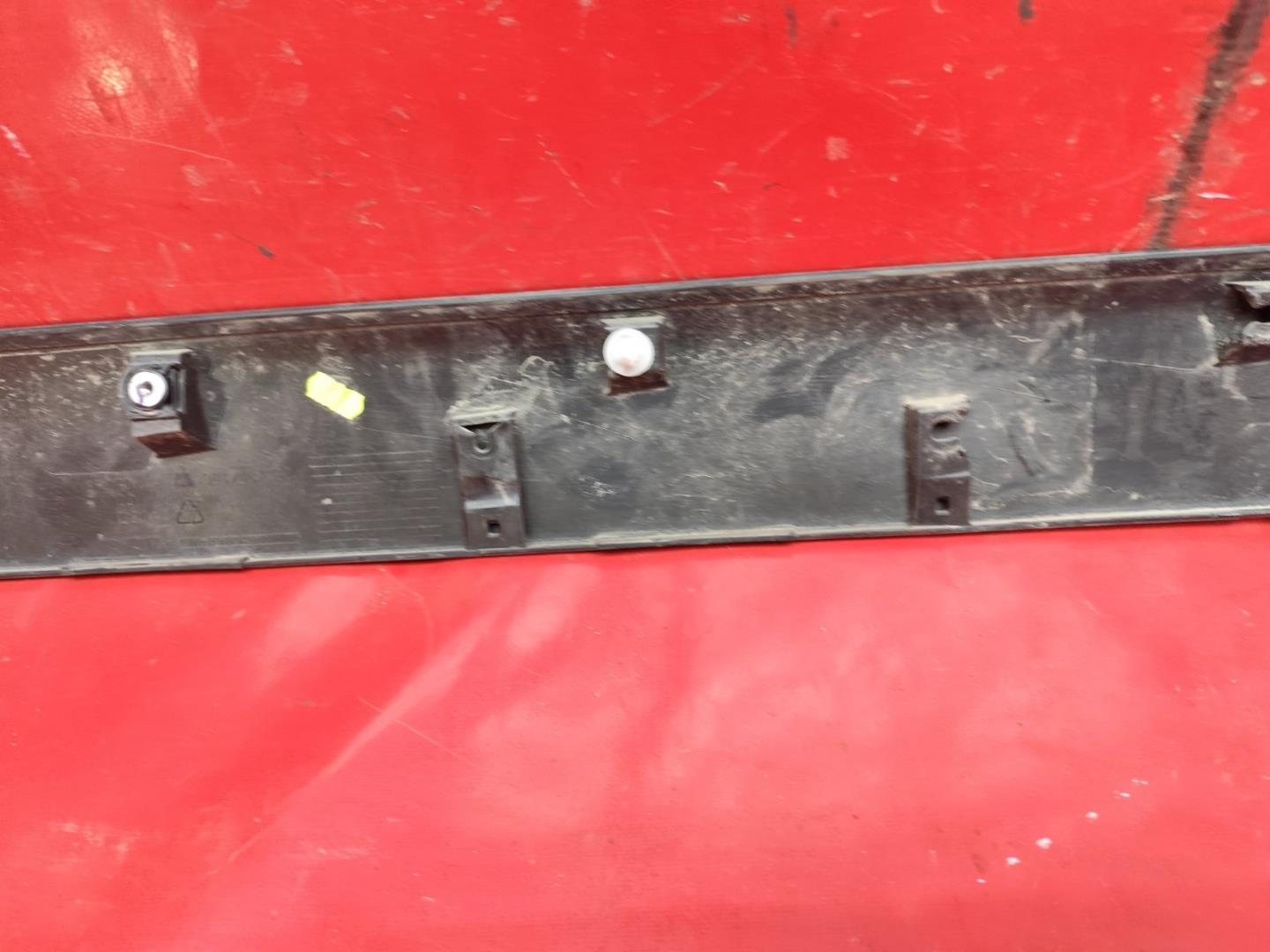 Накладка крышки багажника