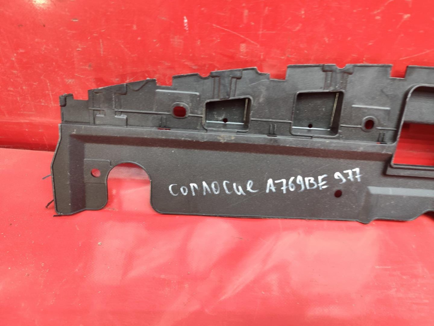 Кожух замка капота