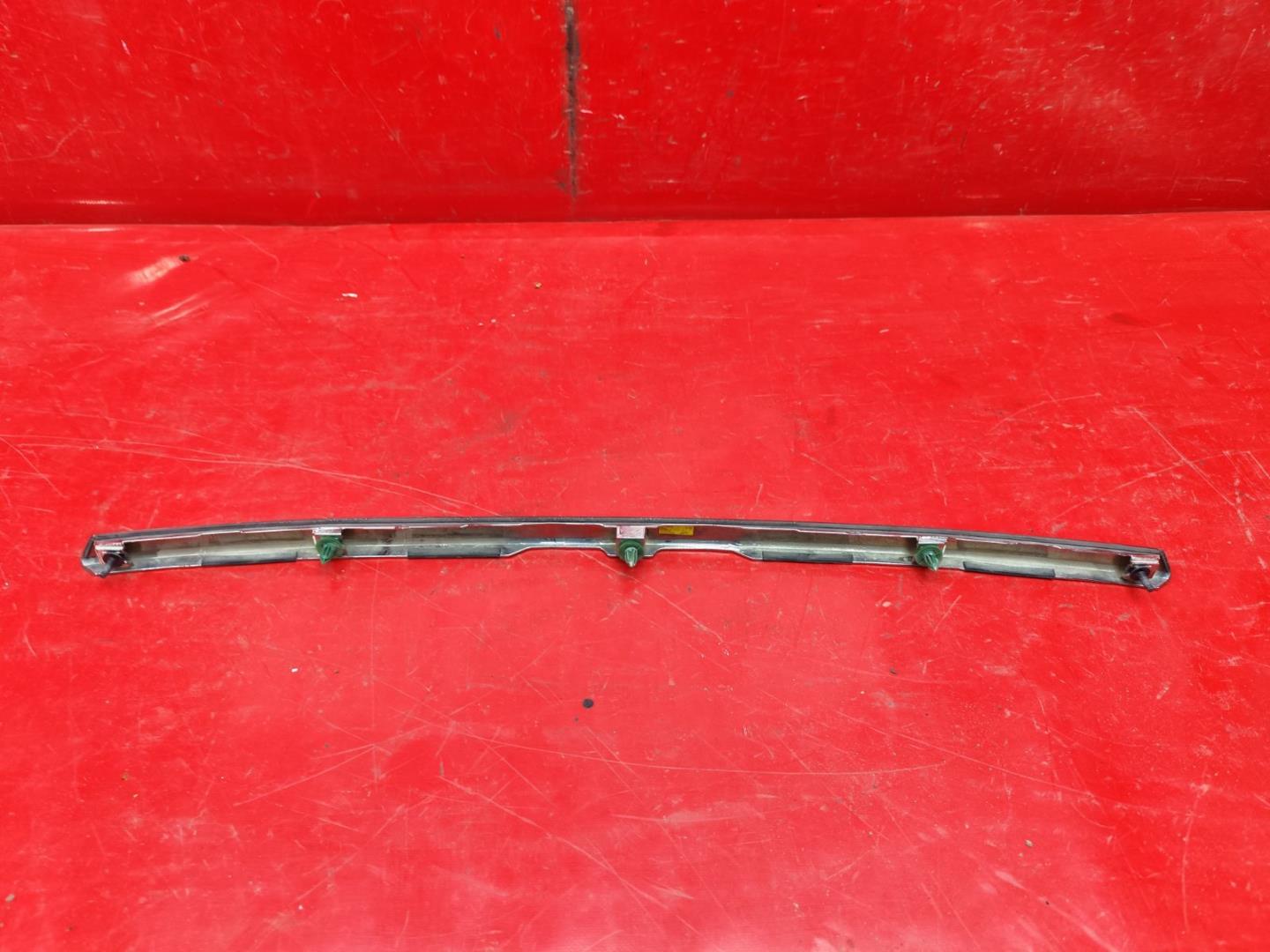 Накладка крышки багажника