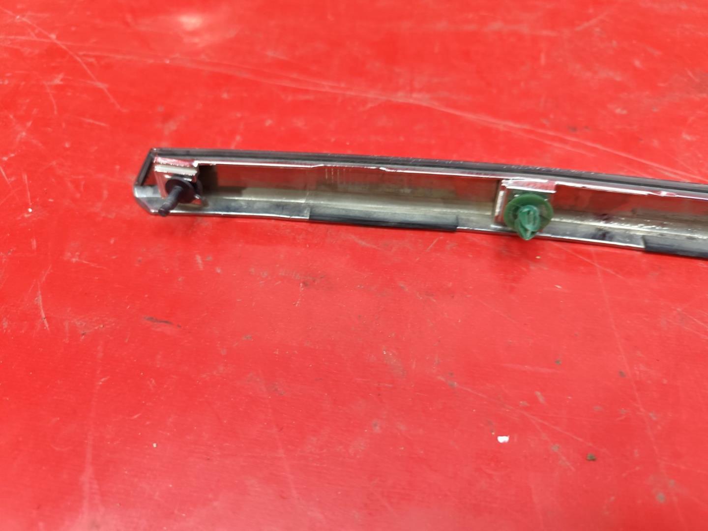 Накладка крышки багажника