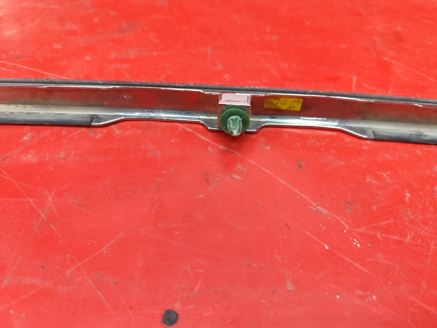 Накладка крышки багажника