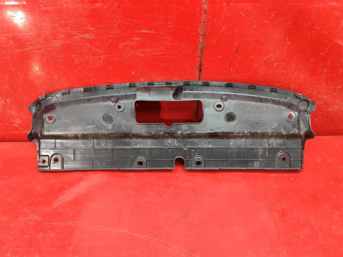 Кожух замка капота