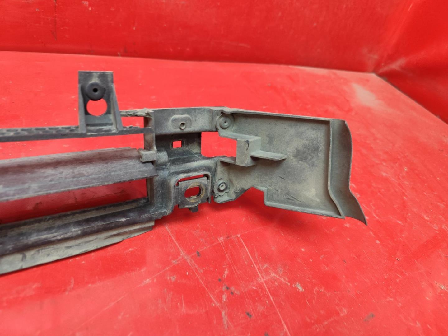 Моторчик заслонки решетки радиатора