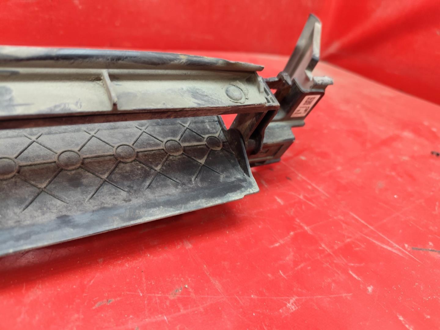 Моторчик заслонки решетки радиатора