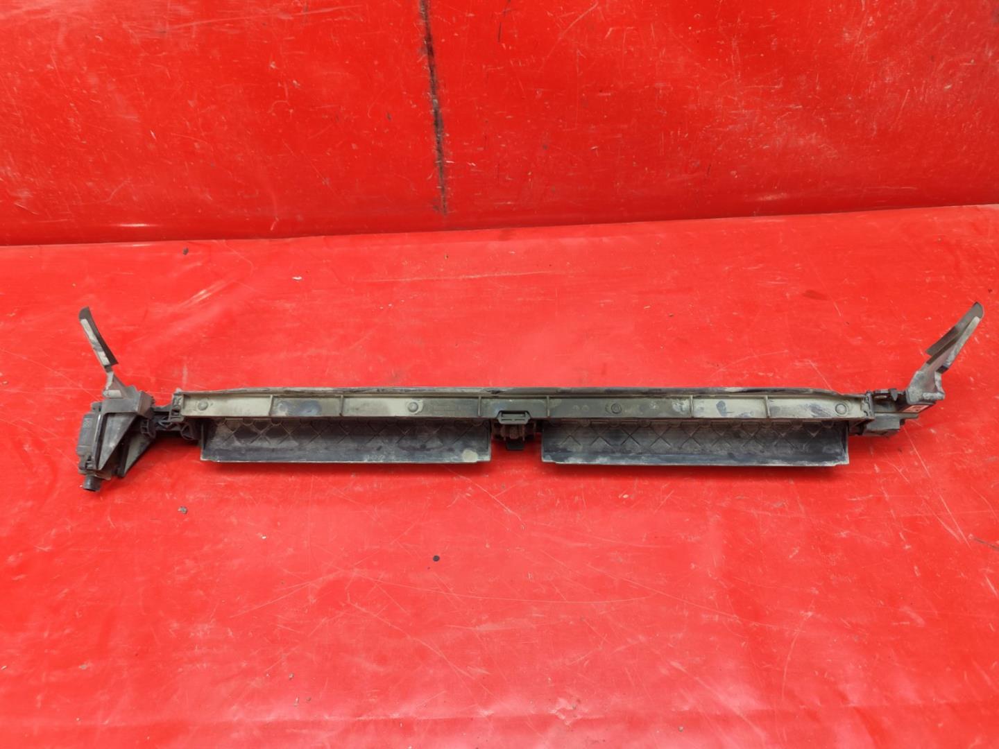 Моторчик заслонки решетки радиатора