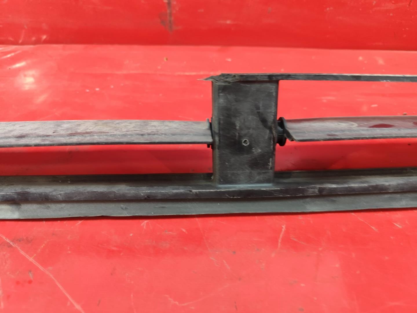 Моторчик заслонки решетки радиатора