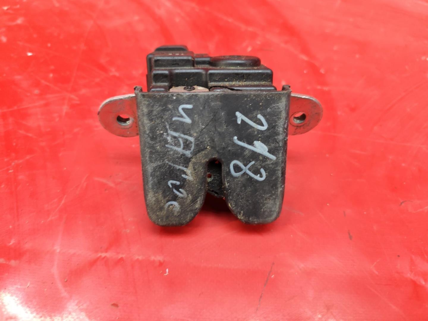 Замок багажника