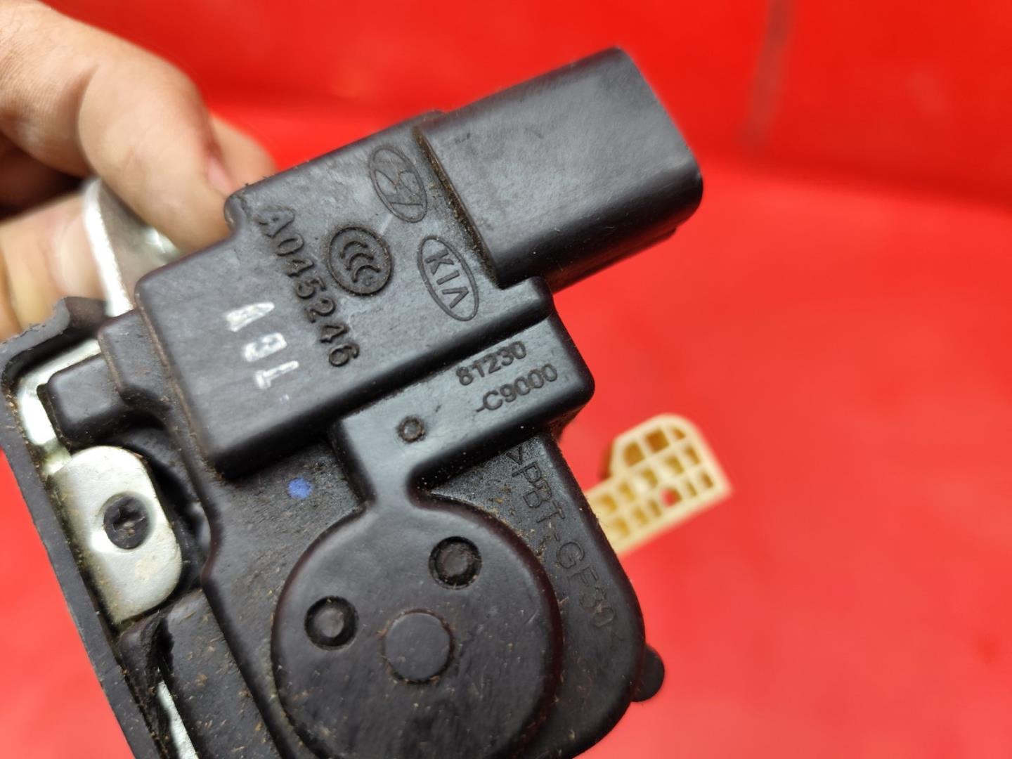 Замок багажника