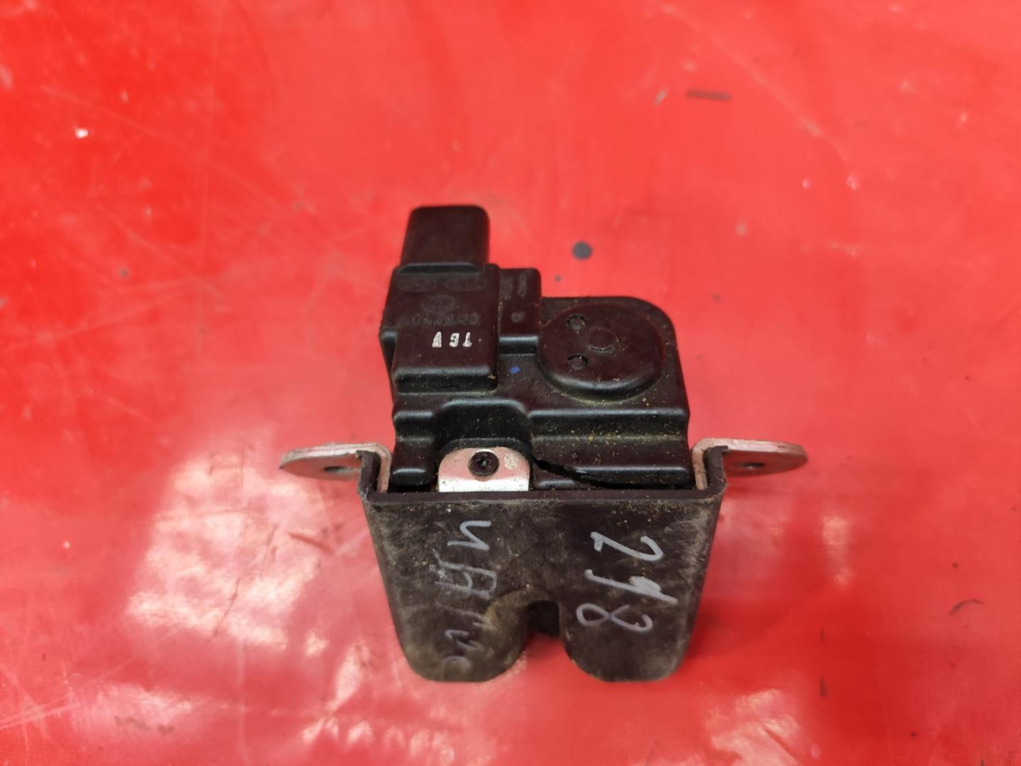 Замок багажника