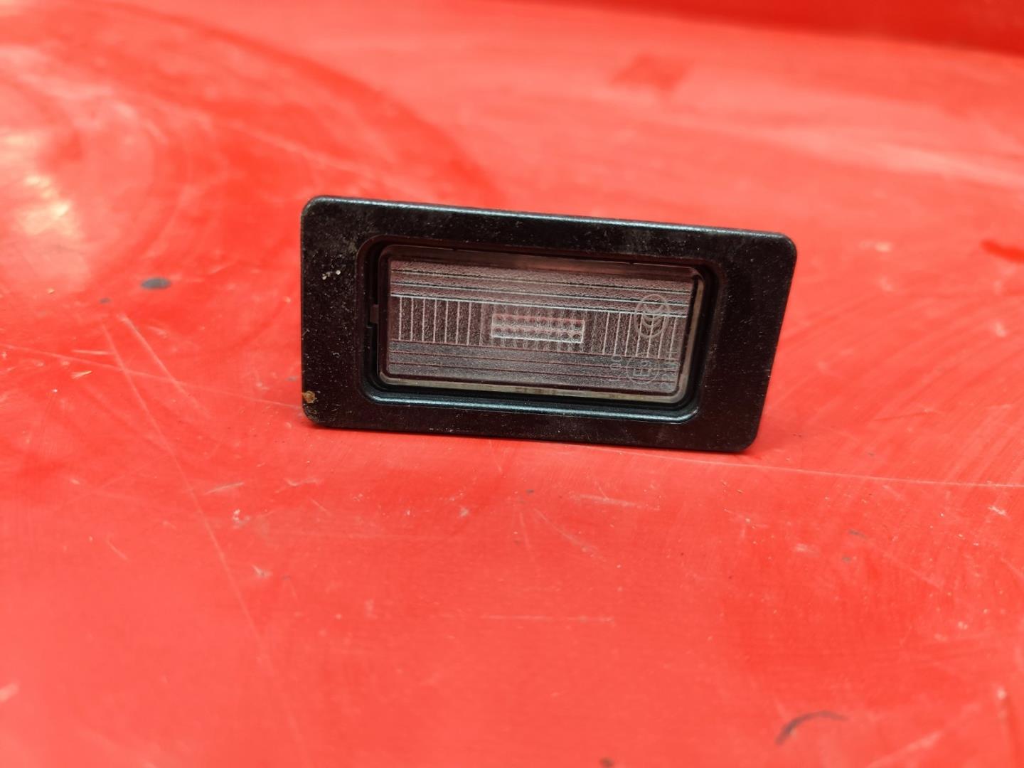 Фонарь подсветки номера