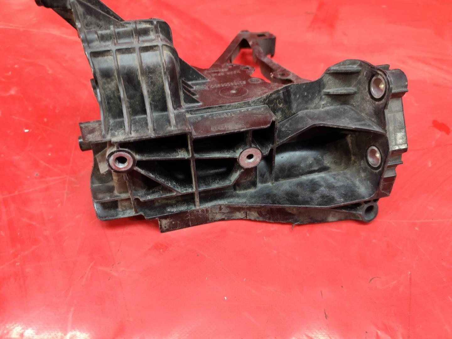 Кронштейн крепежный вспомогательный (разного назначения)