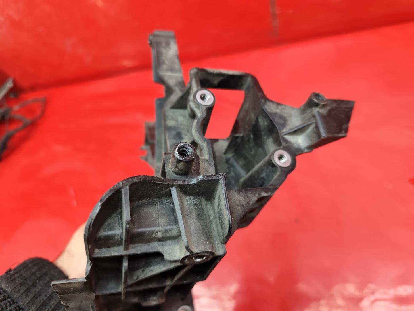 Кронштейн крепежный вспомогательный (разного назначения)