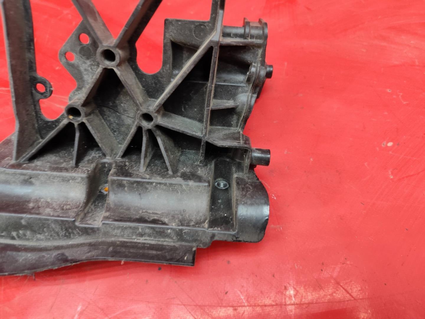 Кронштейн крепежный вспомогательный (разного назначения)