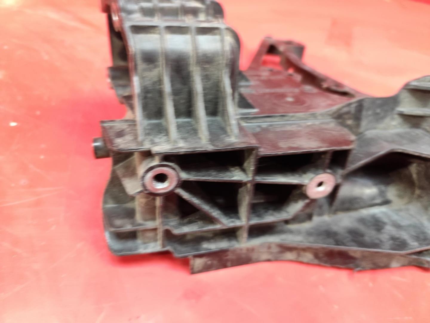 Кронштейн крепежный вспомогательный (разного назначения)