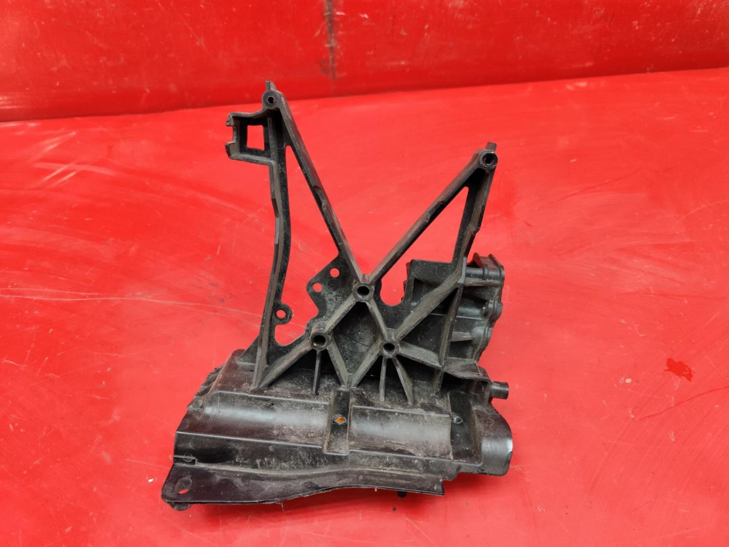 Кронштейн крепежный вспомогательный (разного назначения)