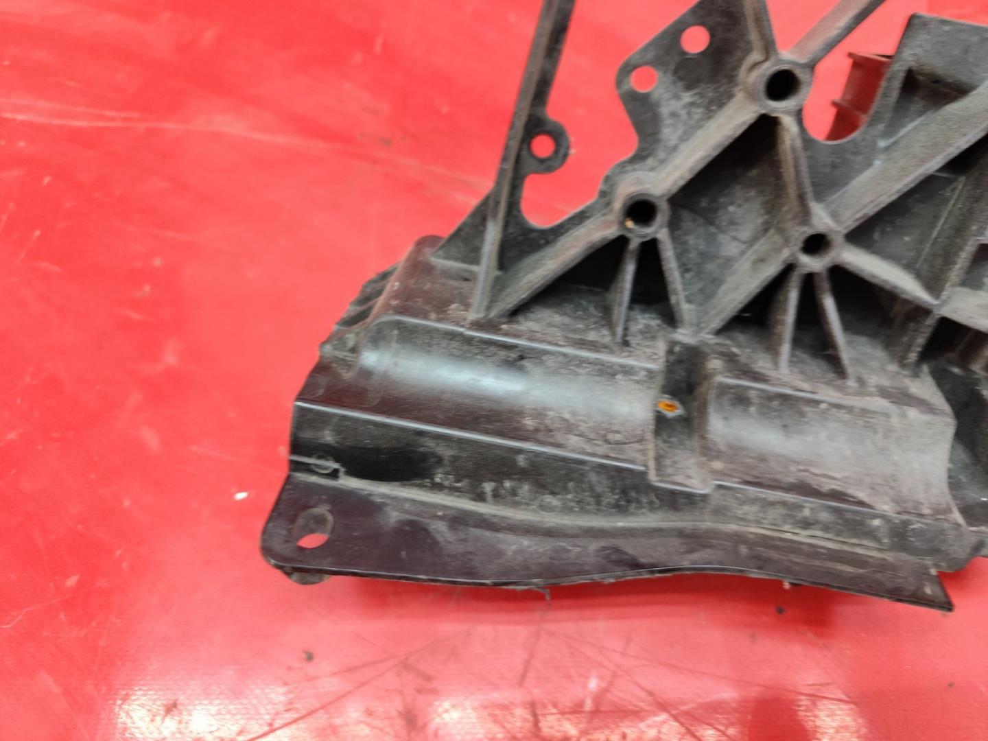 Кронштейн крепежный вспомогательный (разного назначения)