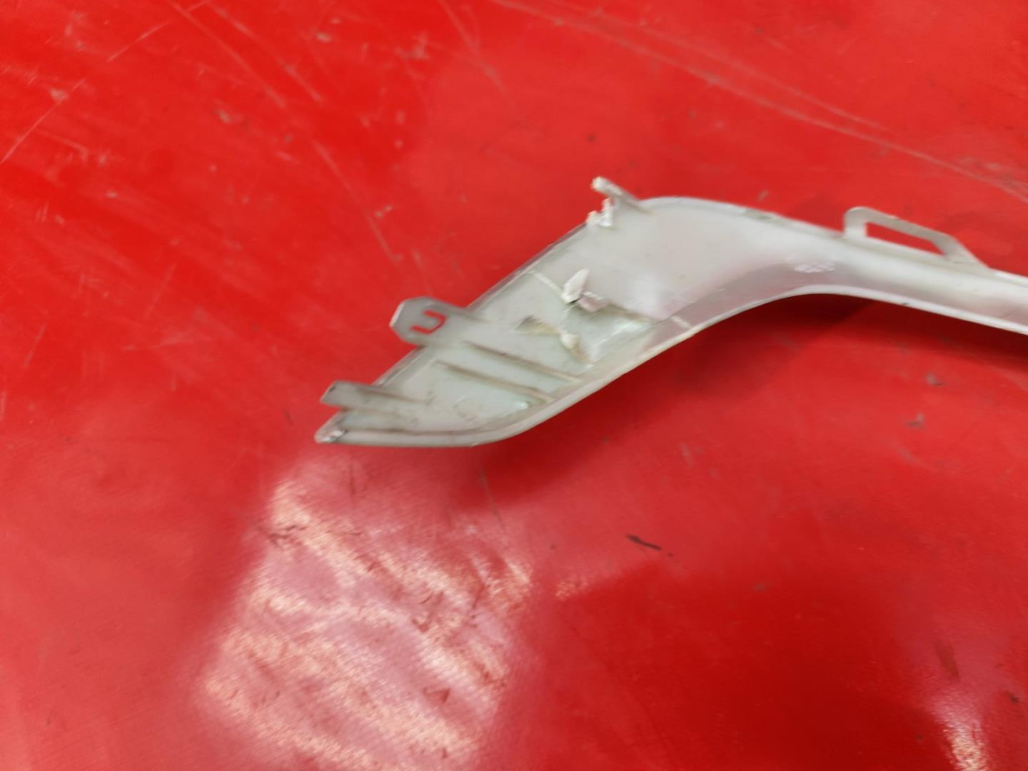 Молдинг фары