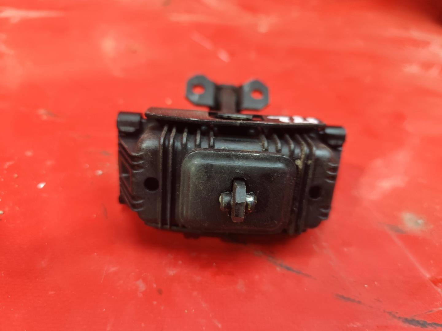 Ограничитель двери