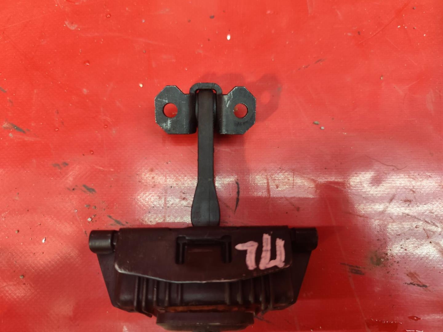 Ограничитель двери