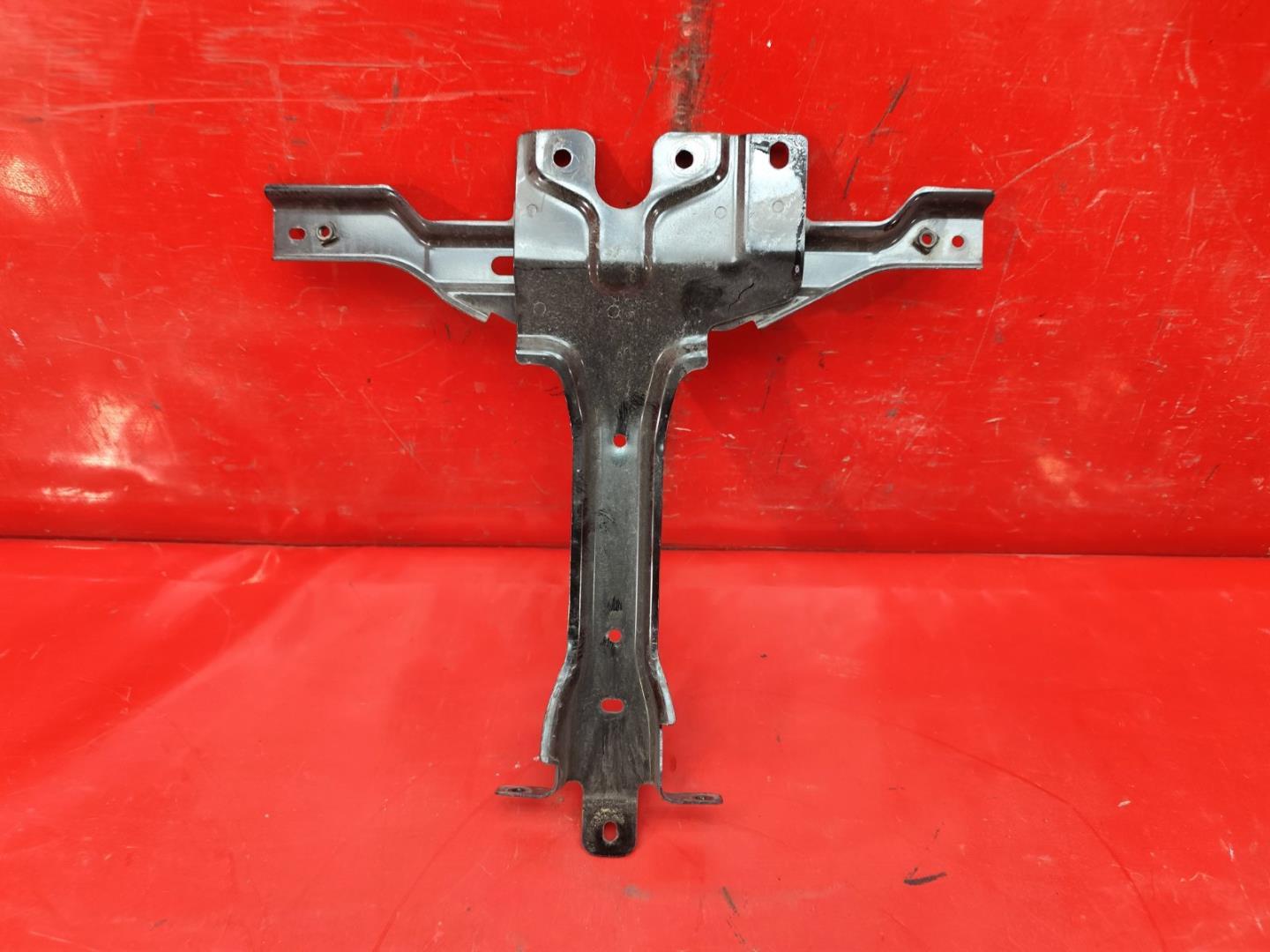 Кронштейн замка капота