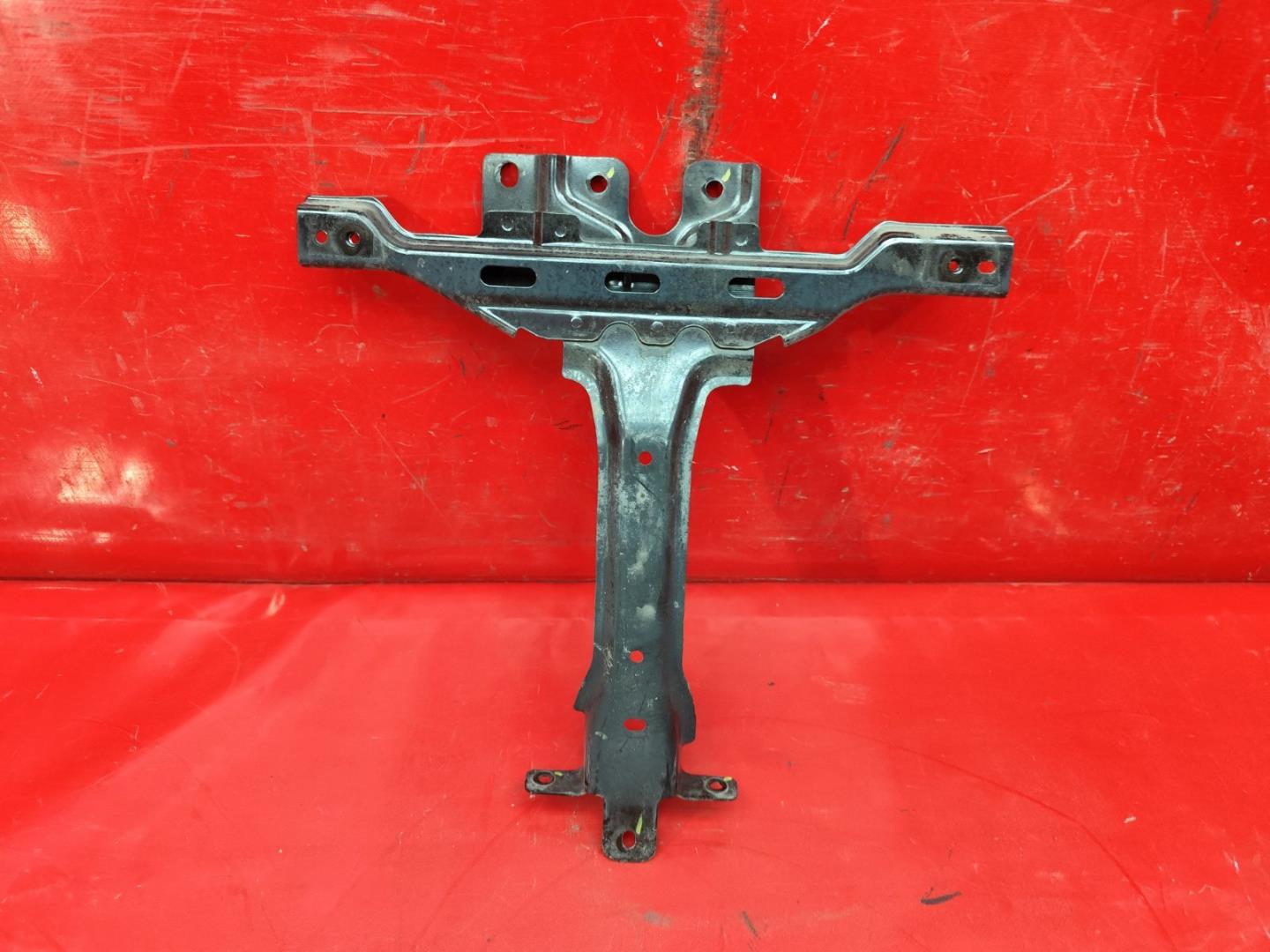 Кронштейн замка капота