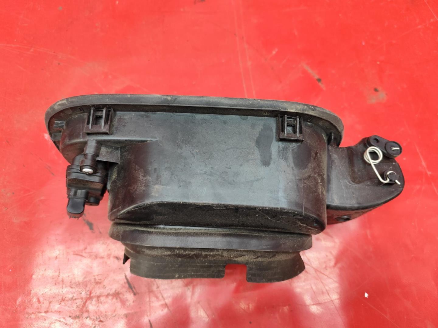 Лючок бензобака