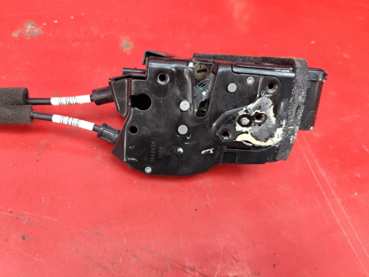 Замок багажника