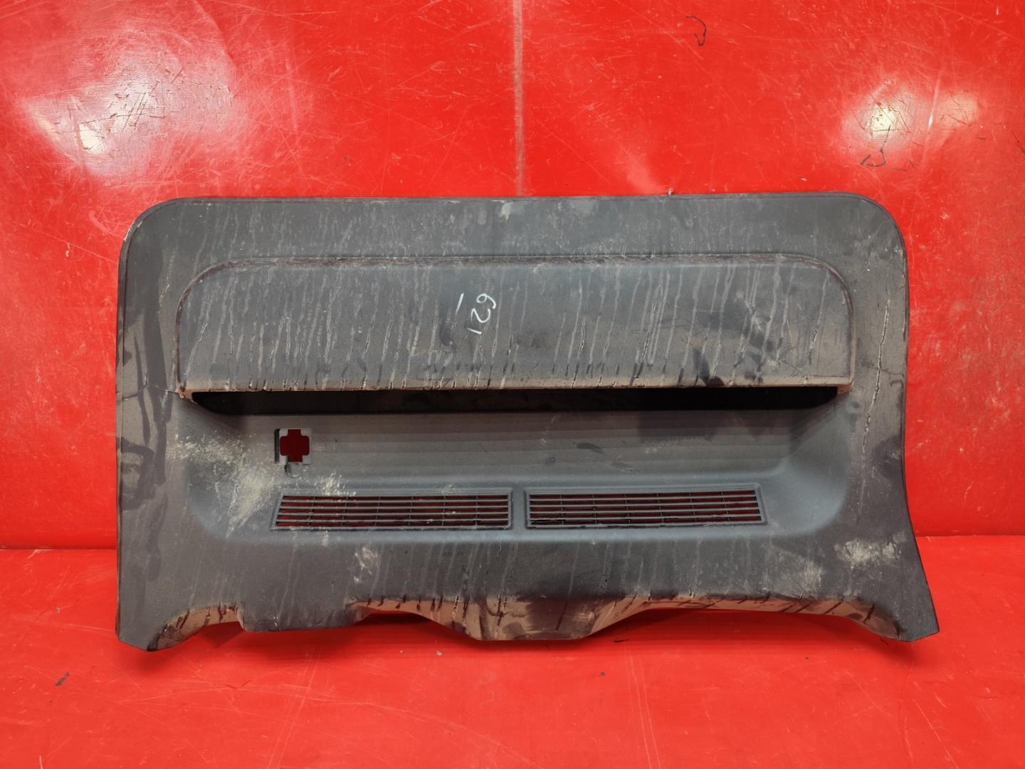 Обшивка крышки багажника